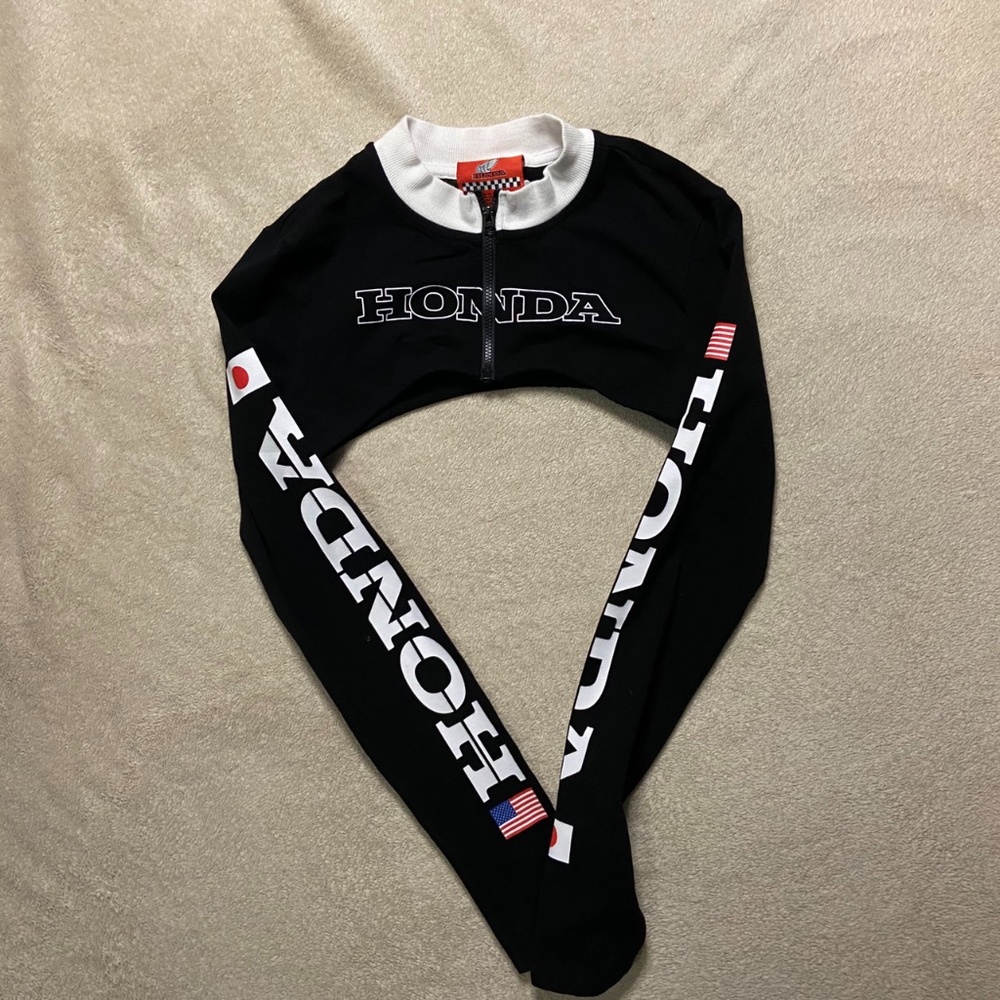 BLACK WHITE COLLAR BLACK TOP